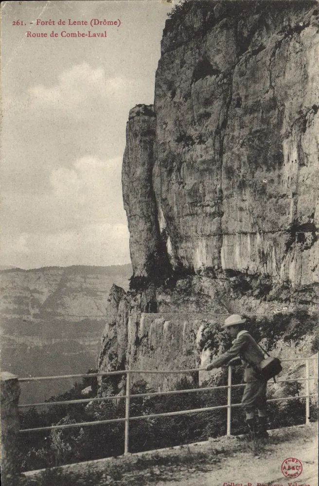 Forêt de Lente (Drôme) — Route de Combe-Laval — éditeur Collinet-P. Broussoue, Valence - Frente