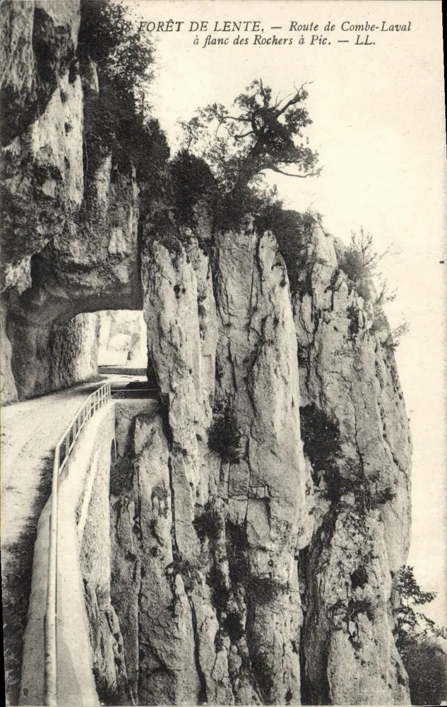 Wald von Lente — Route de Combe-Laval entlang der Felsen bei Pic — LL - Vorderseite