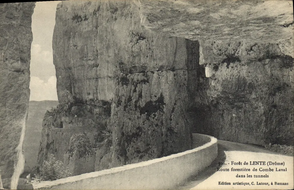 Wald von LENTE (Drôme) — Waldstraße von Combe Laval in den Tunneln — Künstlerische Ausgabe, C. Latour, in Romans - Vorderseite