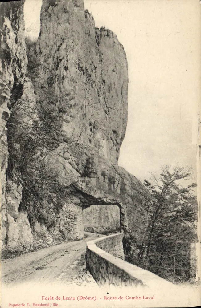 Floresta de Lente (Drôme) — Rua de Combe-Laval — Papeterie L. Rambaud, Die - Frente