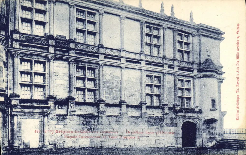 Grignan-le-Château (restaurado) — Segunda Cour d'Honneur, Fachada Carcassonne e Torre Francisco I — Edição Artística Th. Revoul & Cie, Valréas - Frente