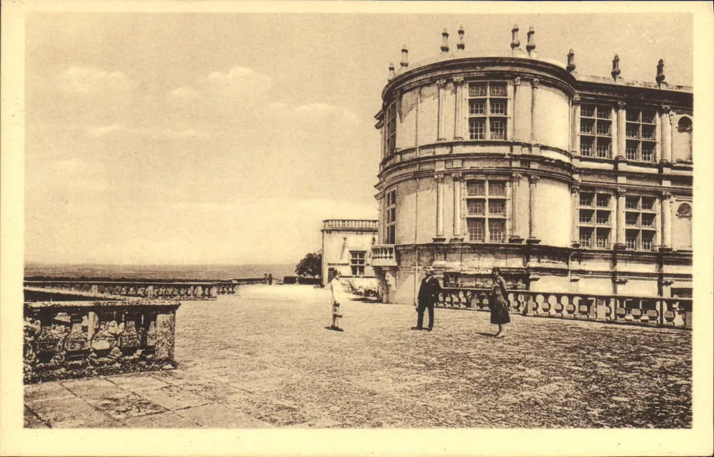 Grignan — Tour François 1er und die Terrasse - Vorderseite