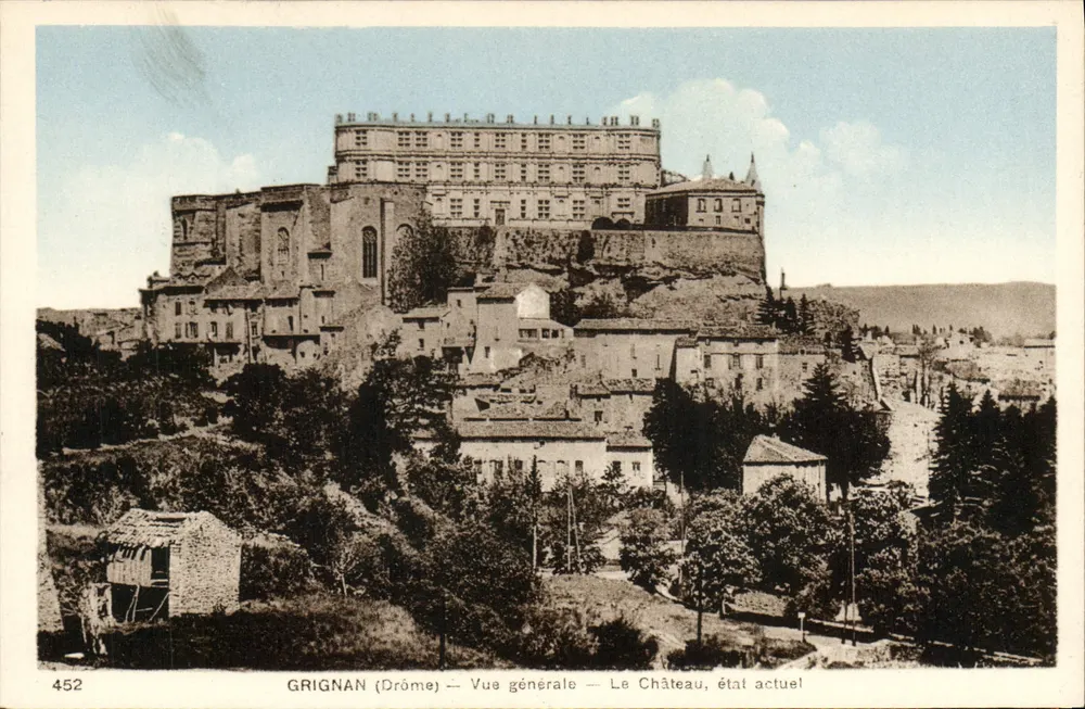 Grignan (Drôme) — Allgemeine Ansicht — Das Schloss, aktueller Zustand - Vorderseite