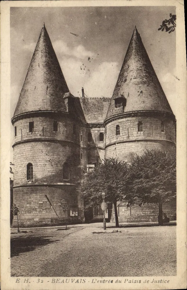 Beauvais - A entrada do Palácio de Justiça — E.H. 32 - Frente