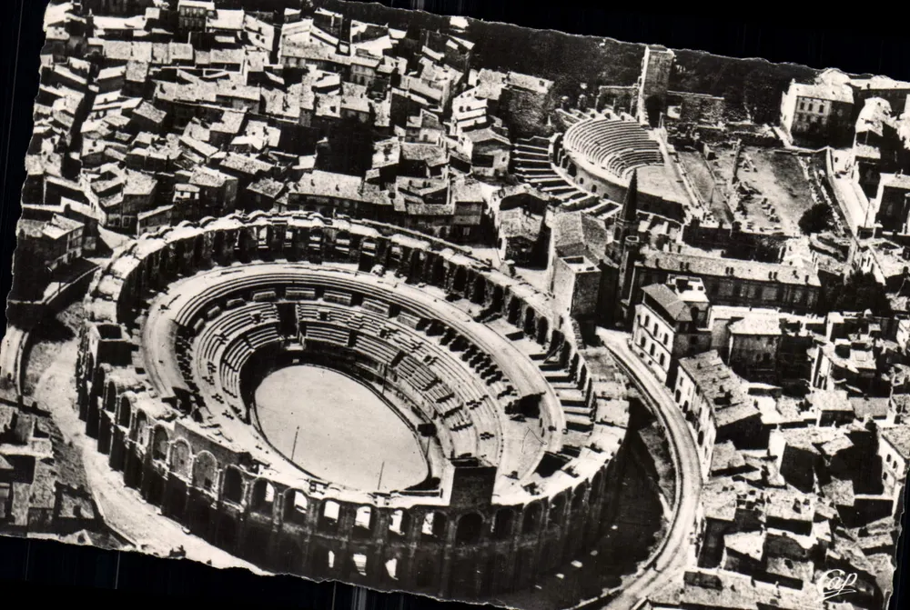 Arles — Das römische Amphitheater und das antike Theater — Cie des Arts Photomécaniques - Vorderseite