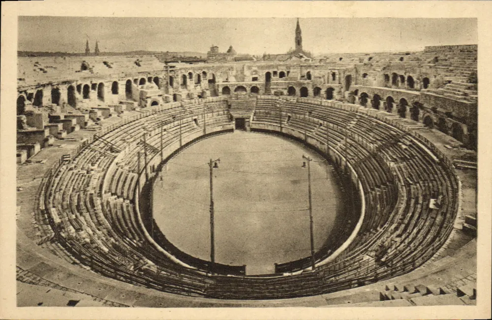Nîmes — Interior das Arenas Romanas — Arenas de Nîmes — Bilhete postal antigo n°1.097 - Frente