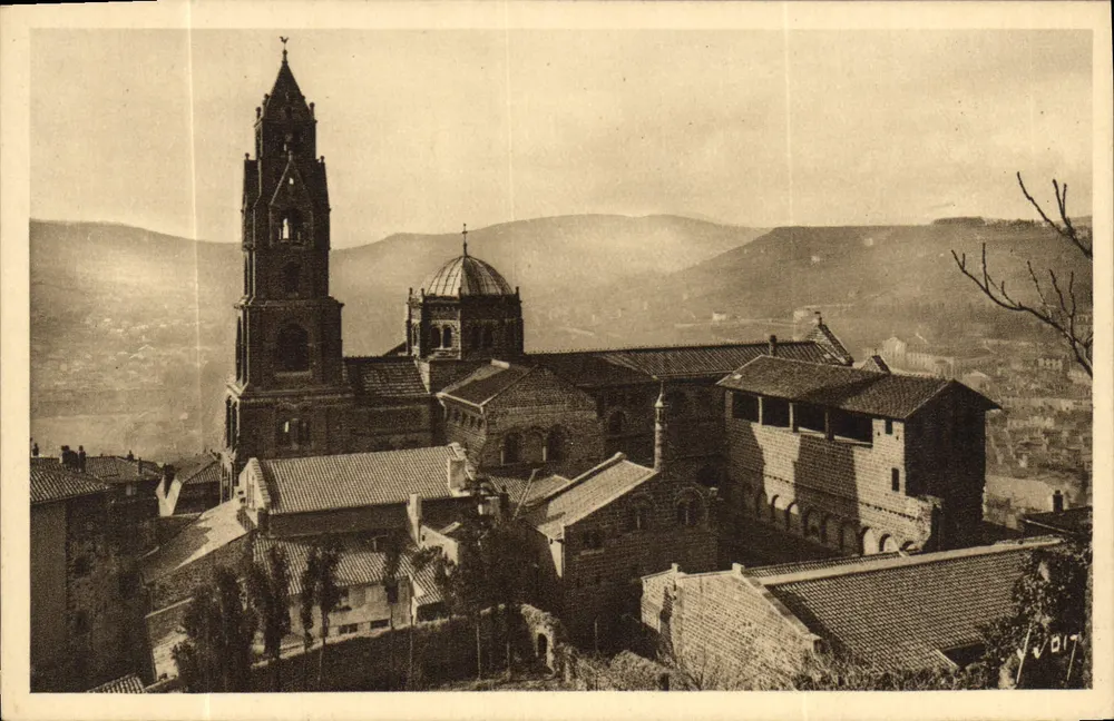 Le Puy (Haute-Loire) — Basilique Notre-Dame du Puy — Seitenansicht — Éditions d'Art Yvart, Paris - Vorderseite