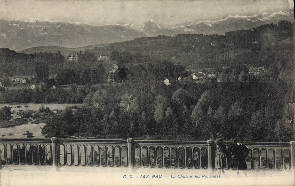 A Cadeia dos Pirineus — Visão panorâmica — C.C. - 147. PAU - Frente