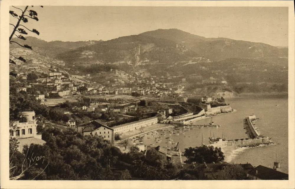 Villefranche-sur-Mer — Panoramablick auf den Hafen und die Hügel — Yvon, Serie 2/101 - Vorderseite