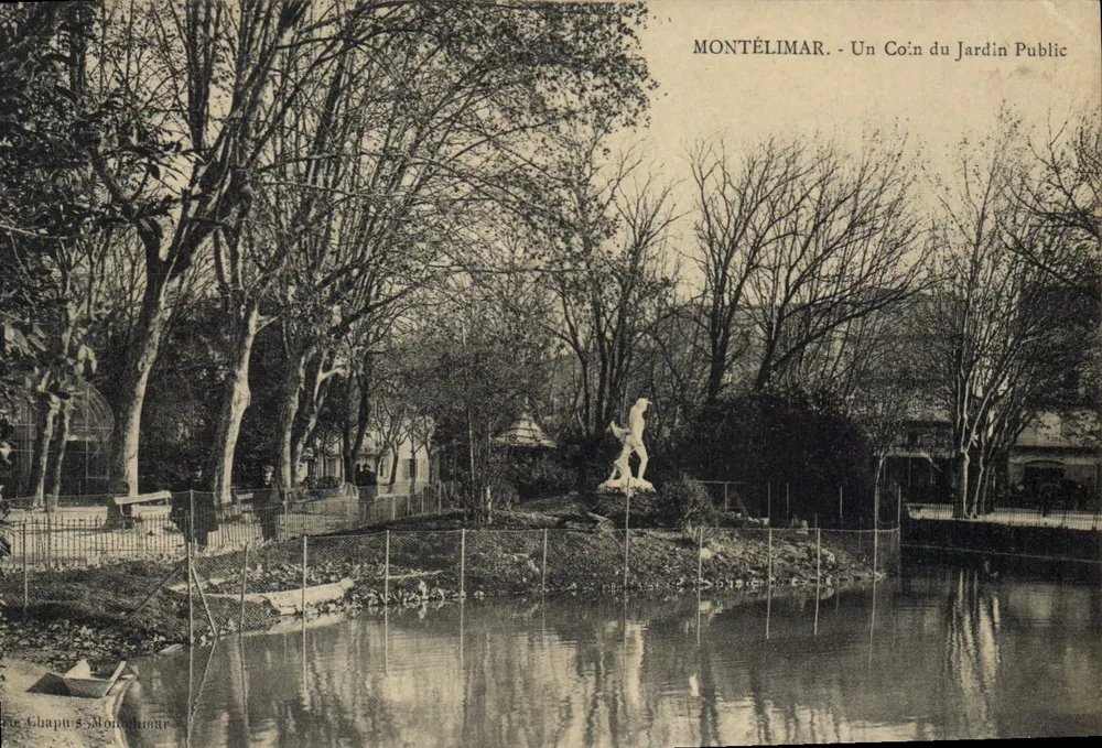 Montélimar - Ein Eckbereich des öffentlichen Gartens — Verlag Chapus Montélimar - Vorderseite