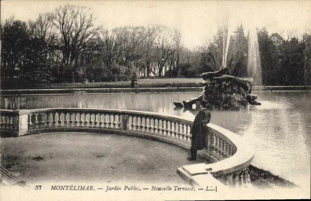 Montélimar — Öffentlicher Garten — Neue Terrasse — LL. - Vorderseite