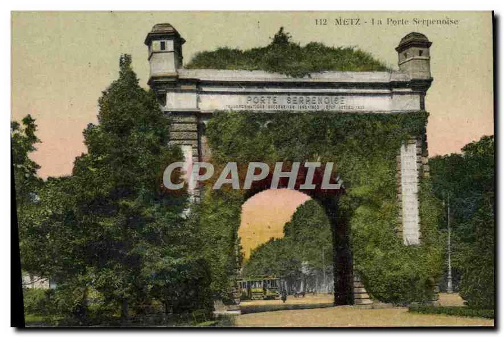 Metz - A Porta Serpenoise — porta monumental cercada de vegetação, editor Ch. Fischer & Rue de St-Georges, Metz, n°112 - Frente