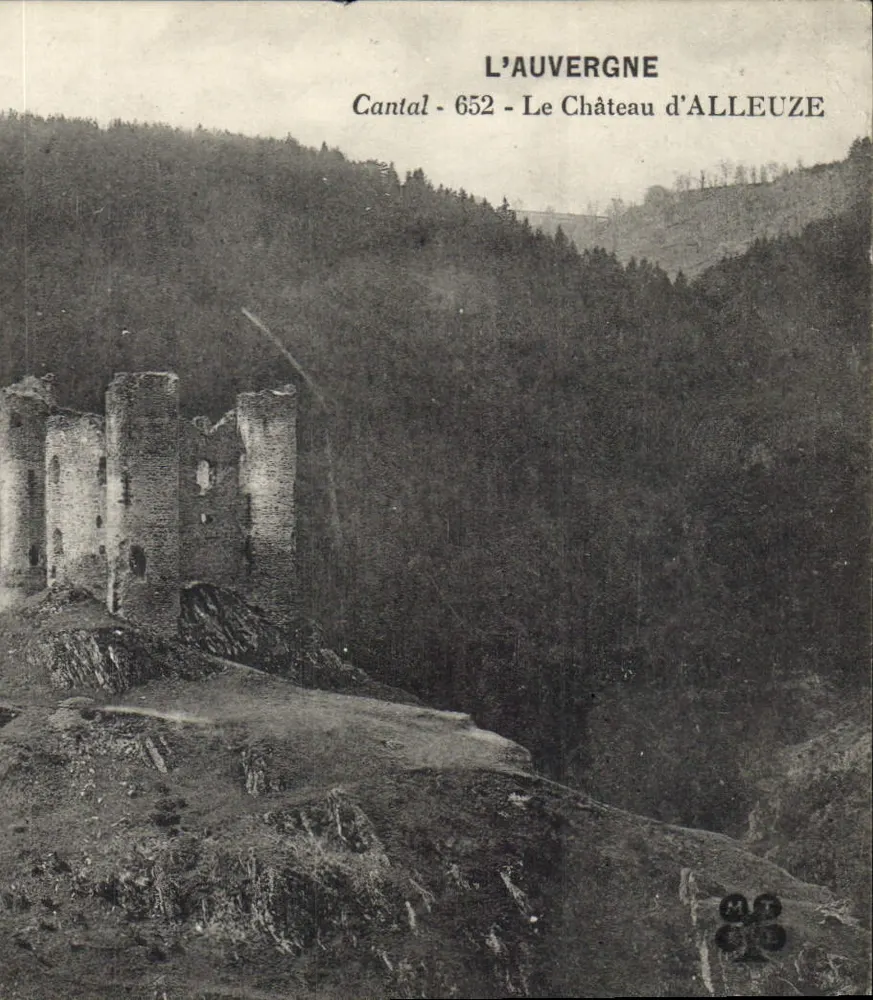 Schloss Alleuze — Cantal - 652 — Auvergne - Vorderseite