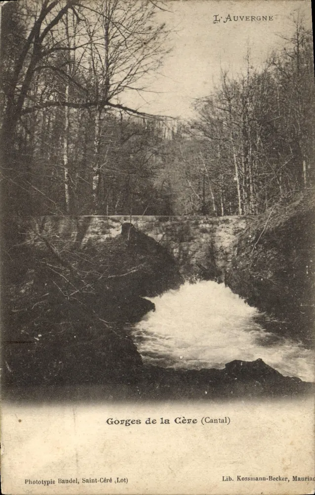 Gorges da Cère (Cantal) — vista das gorges com um ponte de pedra — Fototipia Baudel, Saint-Céré (Lot) - Frente