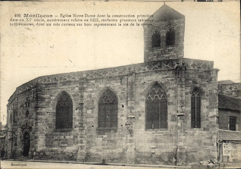 Montluçon — Igreja Nossa Senhora, construção primitiva do século XI, totalmente reformada em 1453, abriga vários quadros interessantes em madeira representando a vida da Virgem - Frente