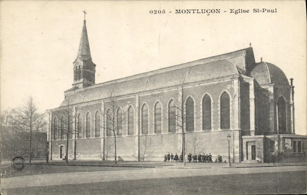 Montluçon - Igreja de São Paulo — vista do edifício com grupo de crianças — editor Chaumont, n° 0205 - Frente