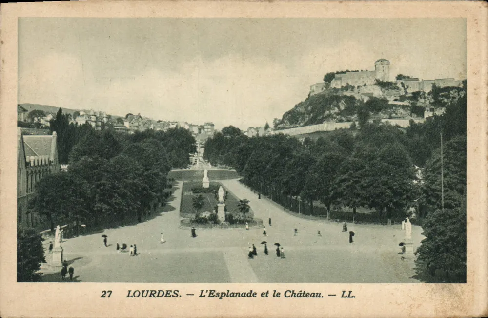 Lourdes — A Esplanada e o Castelo — LL - Frente