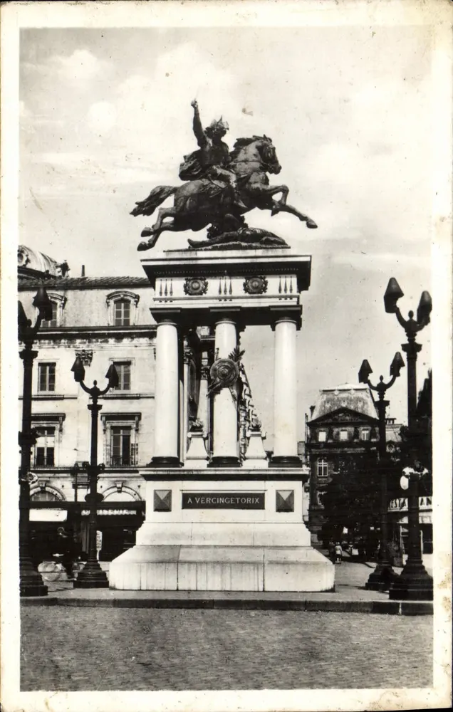Statua di Vercingétorix — Clermont-Ferrand — editore CAP - Recto