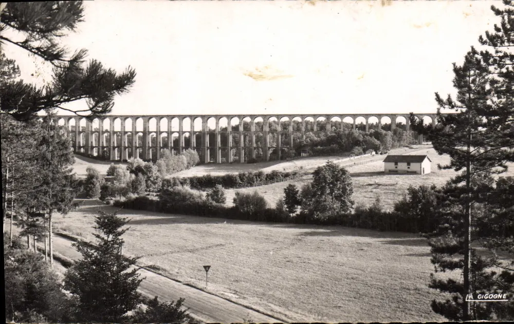 Viaduto de Chaumont — Altura 53 m, Comprimento 654 m — La Cigogne - Frente