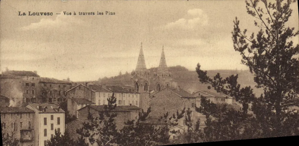 La Louvesc — Vista através dos Pinheiros — Editor não identificado - Frente