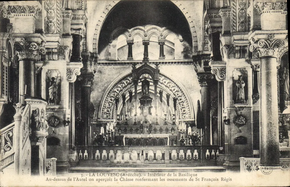 La Louvesc (Ardèche) — Interior da Basílica com a Arca de São Francisco Régis — editor MARC - Frente