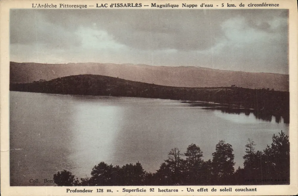 Die malerische Ardèche — See Issarlès — Tiefe 128 m — Fläche 92 Hektar — Ein Sonnenuntergangseffekt — Sammlung Bonx — Verlag: PROV. LOUMET MAÇON - Vorderseite