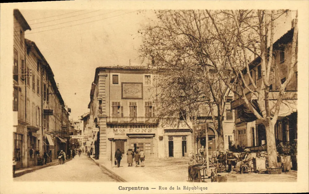 Carpentras — Rue de la République — Éditeur T. C. P. A. P. H. I. L. - Frente