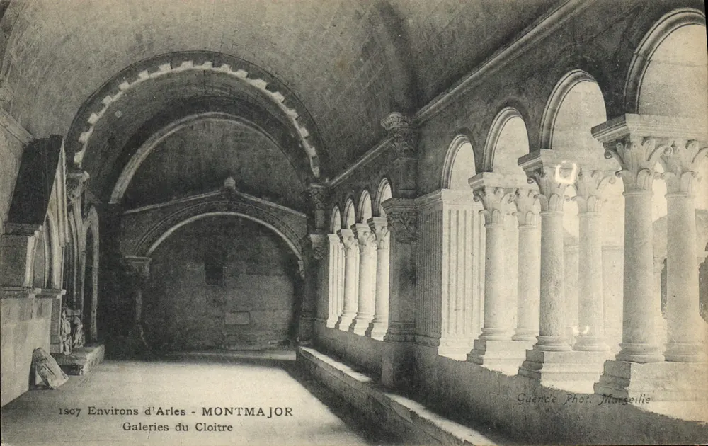 Environs d'Arles - MONTMAJOR — Galerias do Cloître — Guerche Phot. Marseillie - Frente