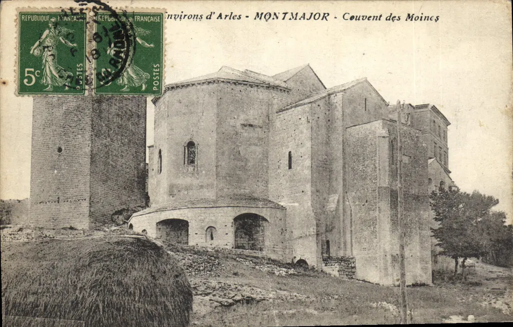 Montmajour - Mosteiro dos Monges — perto de Arles - Frente