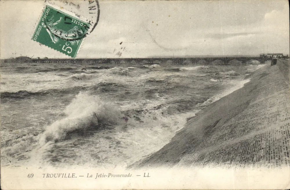 Trouville — A Ponte-Promenade — LL - Frente