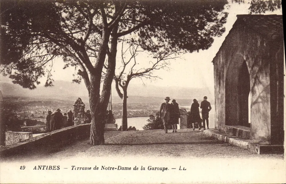 Antibes — Terrasse von Notre-Dame de la Garoupe — LL - Vorderseite