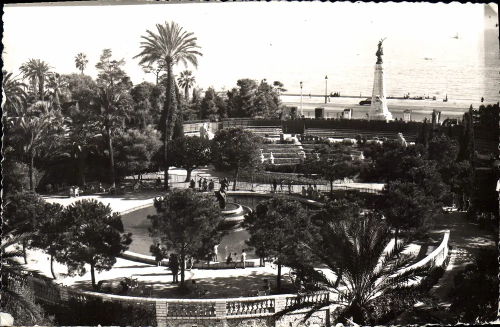 Nice - Jardins Albert - vista panorâmica com monumento e palmeiras - Frente