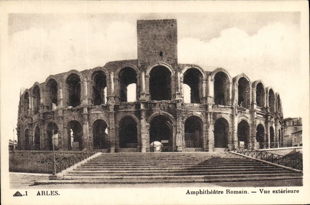 Arles — Römisches Amphitheater — Außenansicht — Cité des Arts Photomécaniques - Strasbourg-Schiltigheim - Vorderseite