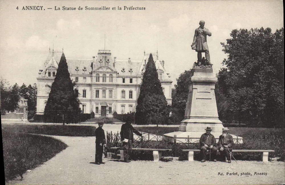Annecy — Die Statue von Sommeiller und das Präfekturgebäude — Ad. Parlot, Foto, Annecy - Vorderseite