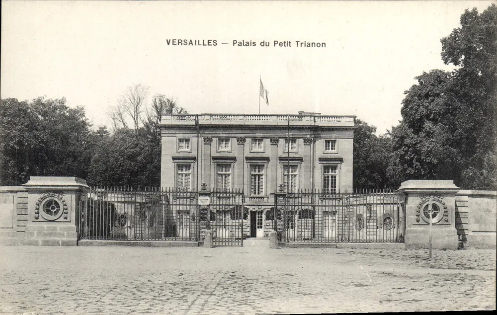 Versailles — Palácio do Petit Trianon — Sra. Moreau, editora Versailles - Frente