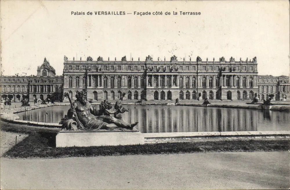 Palácio de VERSAILLES — Fachada do Lado da Terrasse — Mme Moreau, editora Versailles - Frente