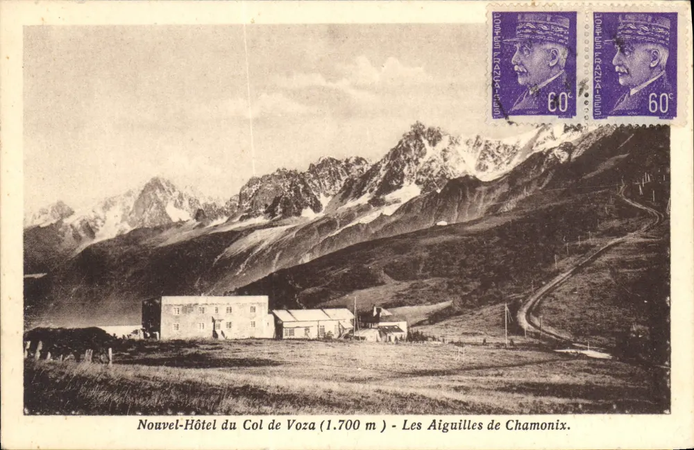 Neues Hotel am Col de Voza (1.700 m) - Die Aiguilles de Chamonix — C. Blanc, Fotograf - Le Fayet - Vorderseite