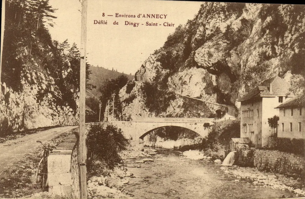 Desfile de Dingy-Saint-Clair — Arredores de Annecy — Editor: J. Cerindat, Annecy, n°8 - Frente