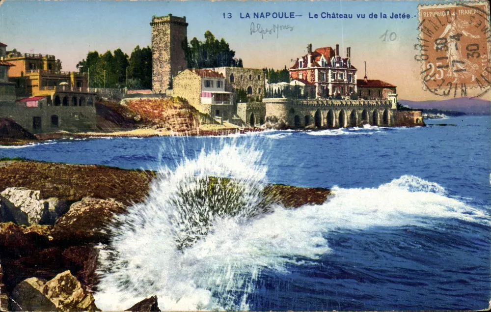 La Napoule — A Vista do Castelo da Jetée — Alphonse Nmes, editor n°13 - Frente