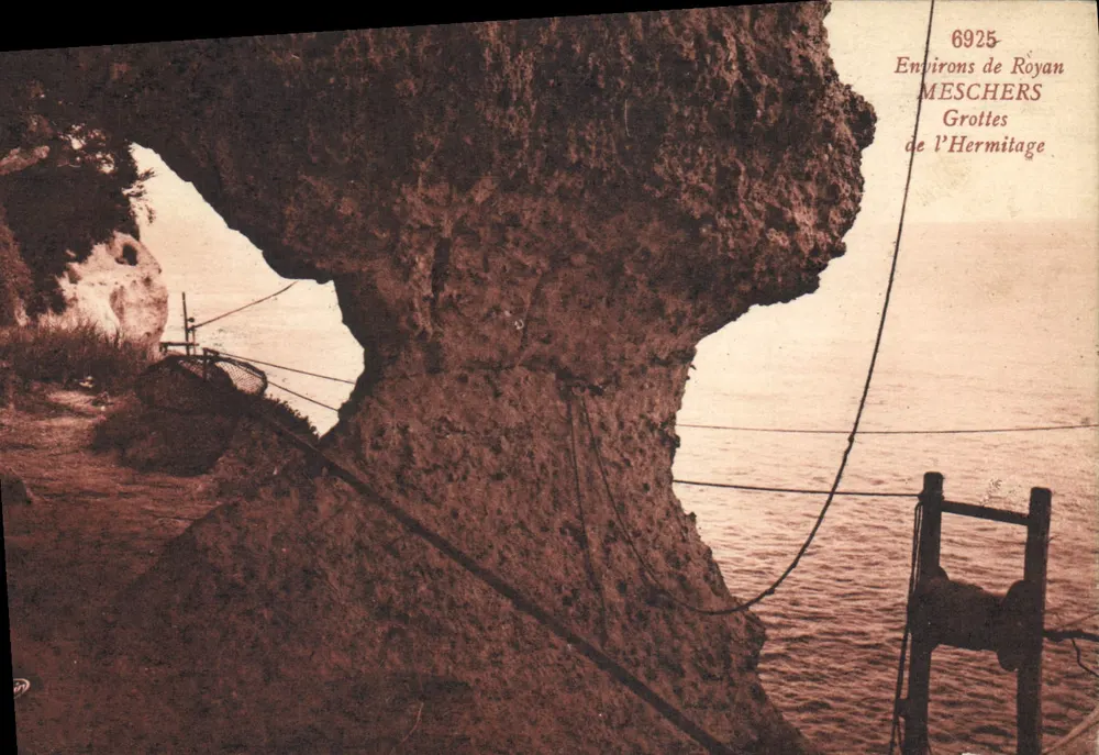 Alrededores de Royan — Cuevas de l'Hermitage — R. Bergevin, La Rochelle - Anverso