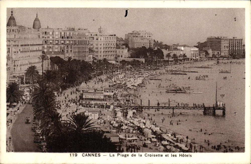 CANNES — La Plage de la Croisette et les Hôtels — n° 119 - Vorderseite