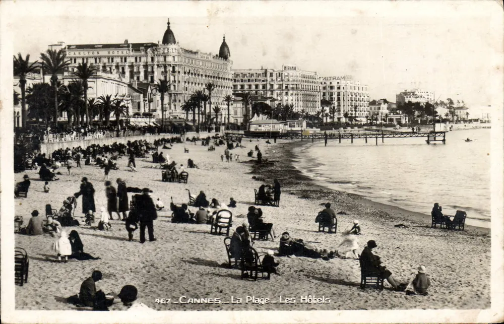 CANNES — A Praia — Os Hotéis — Hotel Carlton - Frente