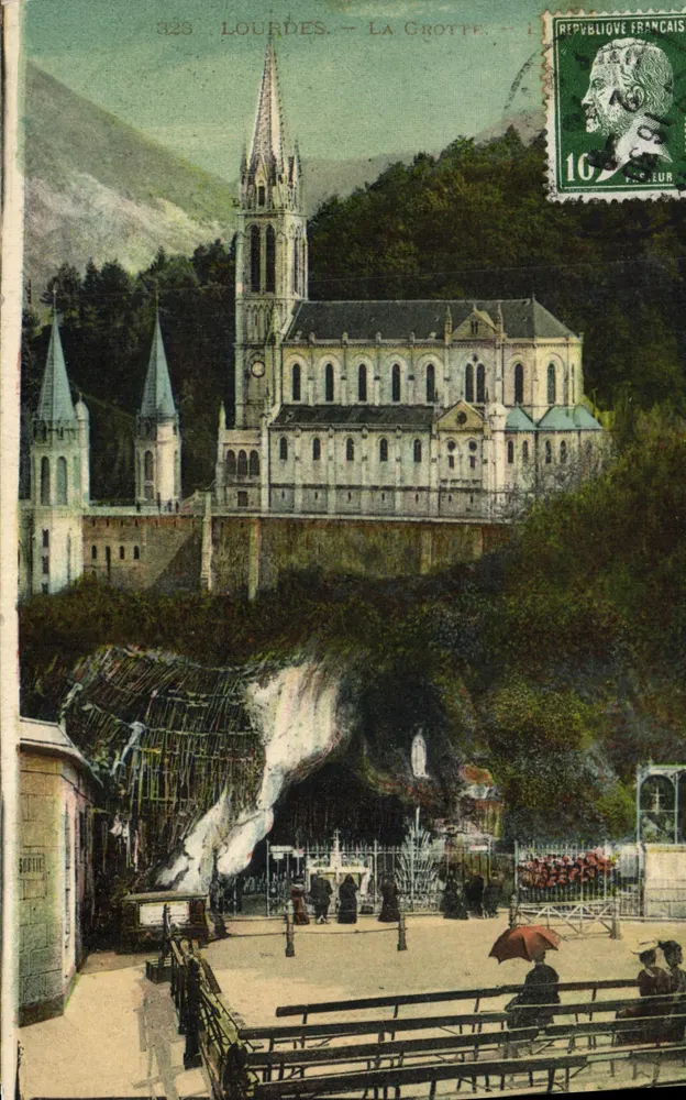 Lourdes. A Gruta — Editor: Lévy e Néthodès Reunidos, Paris — Número de série 323 - Frente