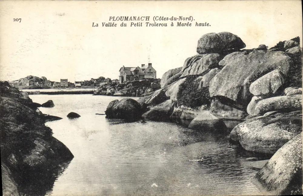 PLOUMANAC'H (Côtes-du-Nord). Die Schlucht des Petit Troïerou bei Ebbe. - Vorderseite