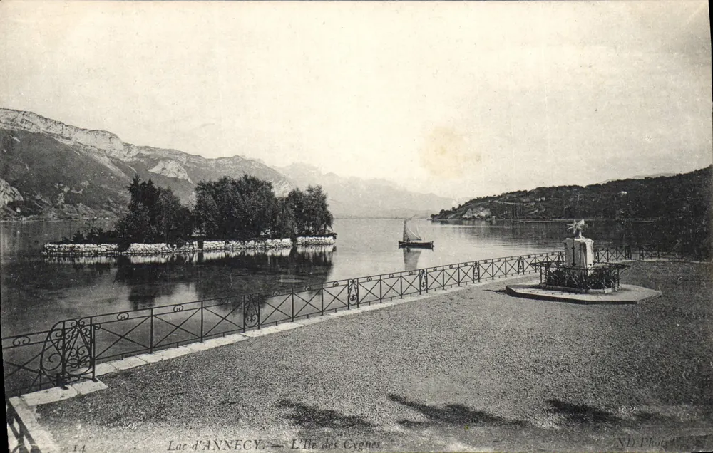Lago de ANNECY — A Ilha dos Cisnes — ND Photo - Frente