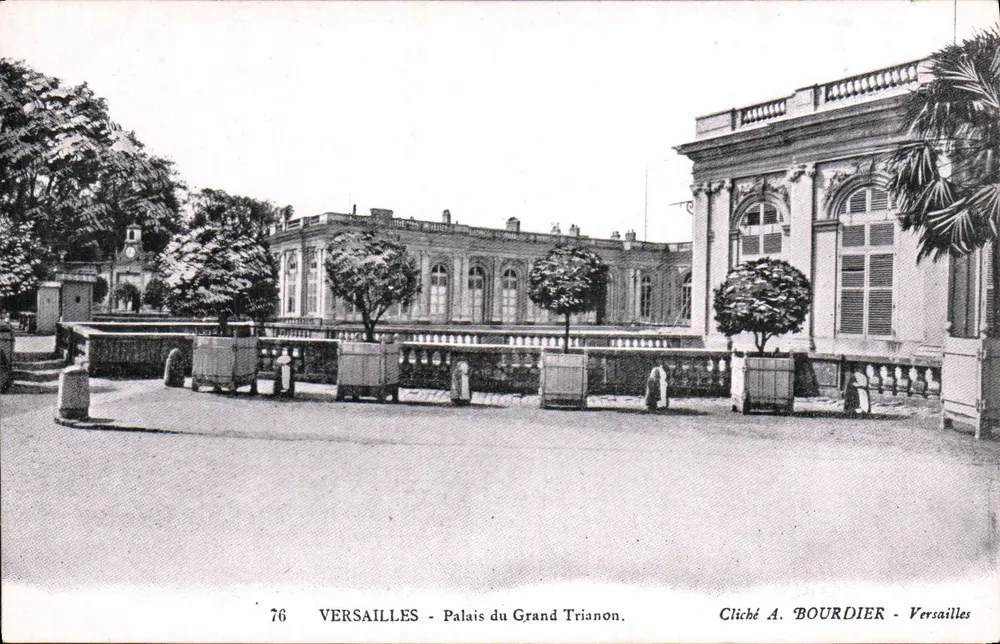 Versailles - Palácio do Grande Trianon — cliché A. BOURDIER, n°76 - Frente