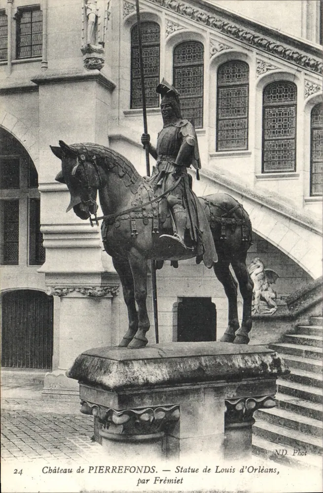 Schloss PIERREFONDS — Statue von Louis d'Orléans, von Frémiet - Vorderseite