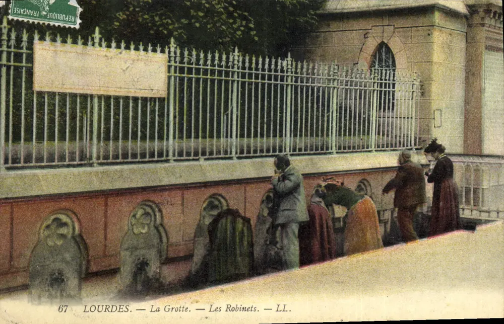 Lourdes — A Gruta — Os Robinets — LL. - Frente