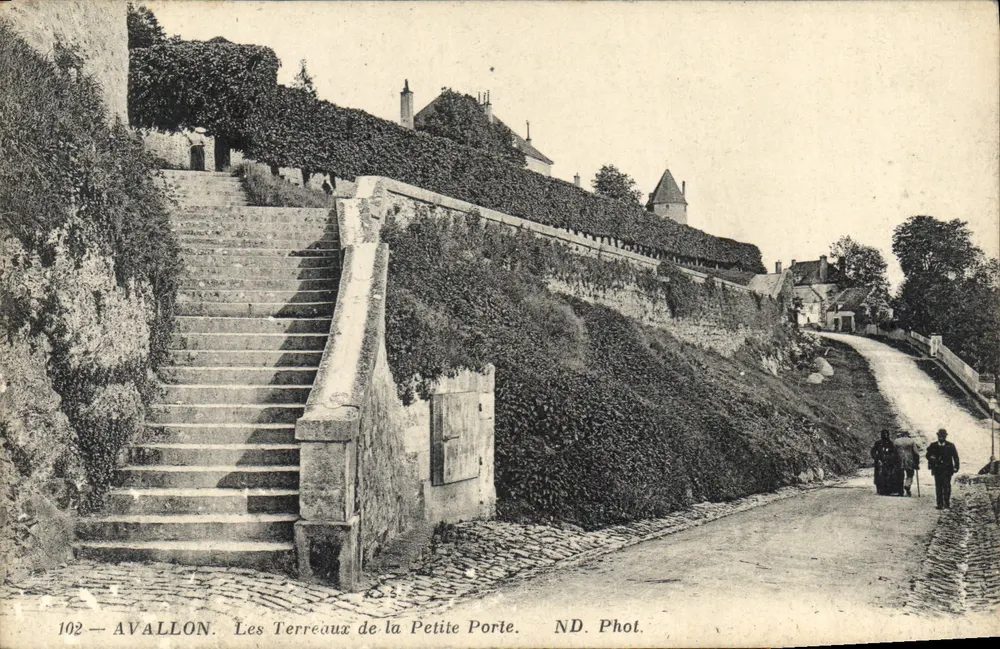 Avallon — Les Terréaux de la Petite Porte — ND. Phot. - Vorderseite