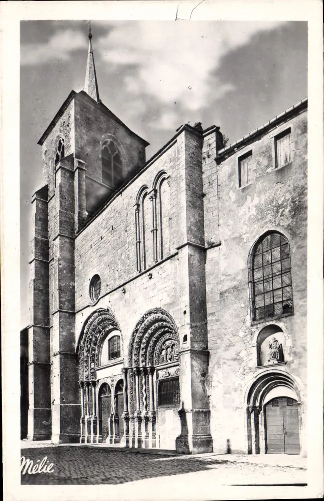 Avallon — A Igreja de São Lazaro — Edições Mme Chauns - Frente